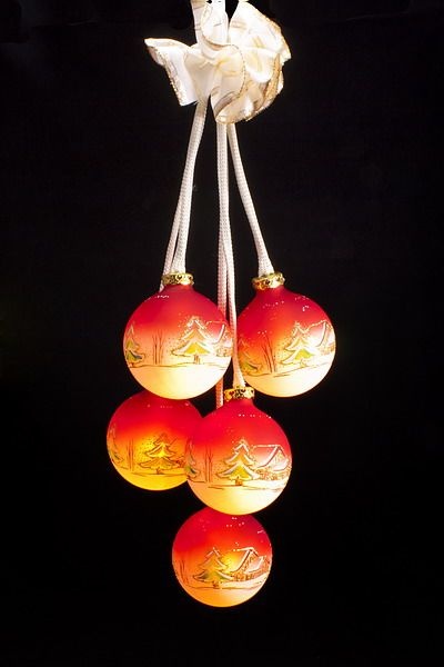 5tlg. Kugelgehänge mit Beleuchtung Waldhaus in rot - Webshop für