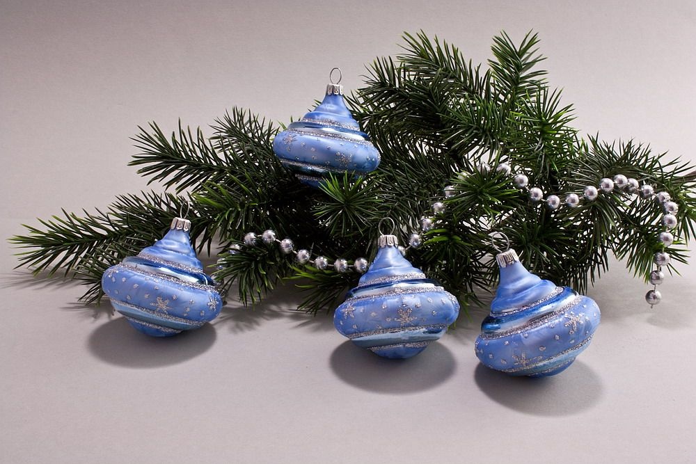 Christbaumschmuck Eis hellblau mit edlem SilberDekor für Christbaumschmuck und
