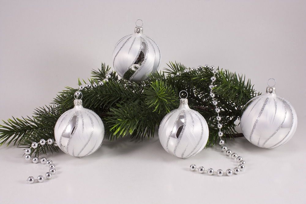Weihnachtskugeln Silber Weiß 2025 Leta Tuesday