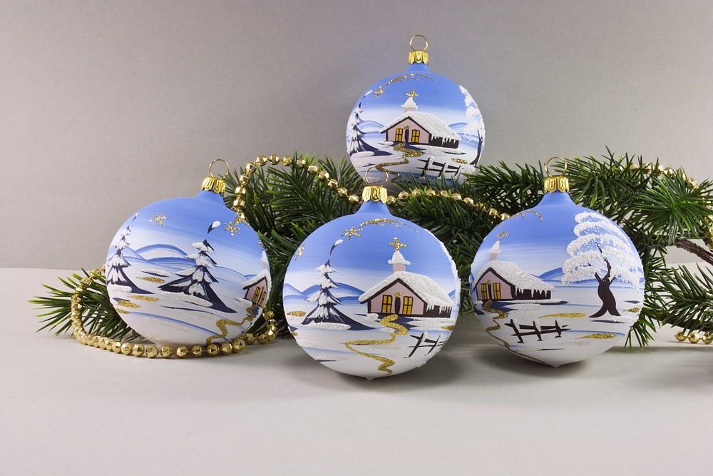 4 Weihnachtskugeln 6cm mit Landschaft hellblau