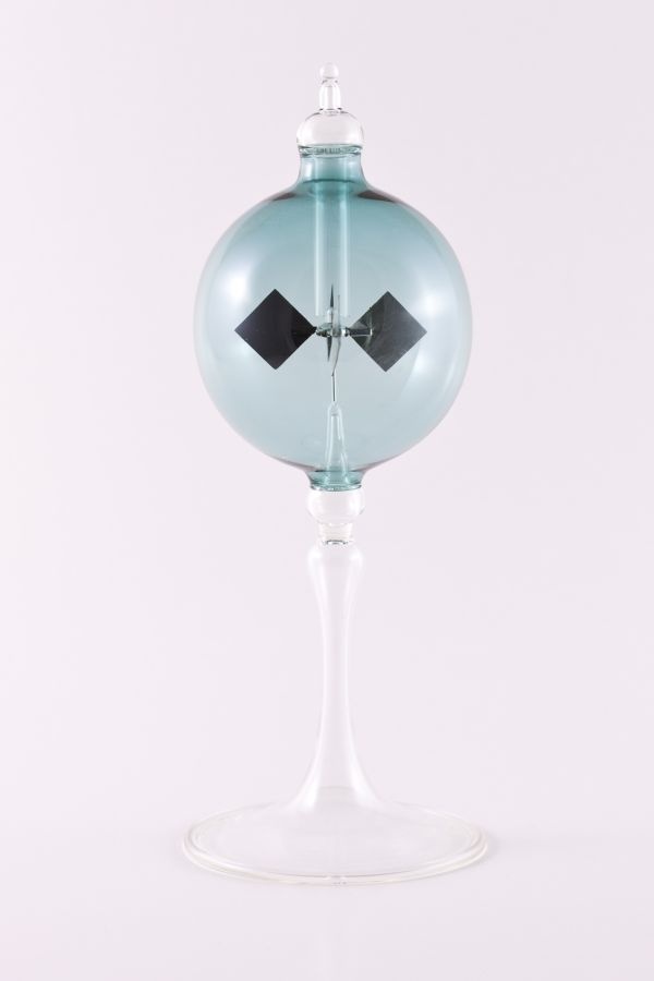 stahlblaue Lichtmühle Radiometer stehend 6cm transparent