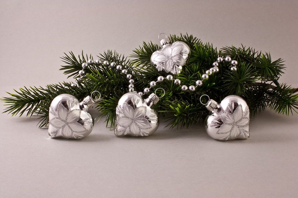 4 Herzen Silber Glanz mit Christrose