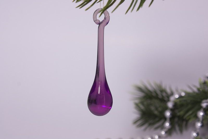 Glastropfen ca. 7cm x 1,5cm mit Öse in violett