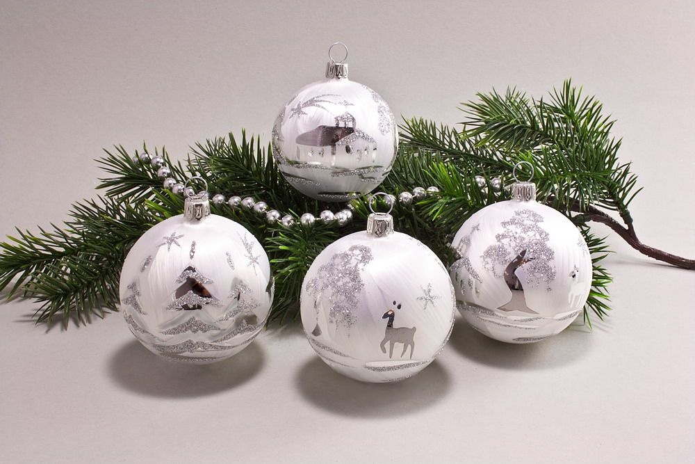 24 Weihnachtsbaumkugeln Set Herz 8cm Baumschmuck Glaskugeln 3 Designs Weiß 