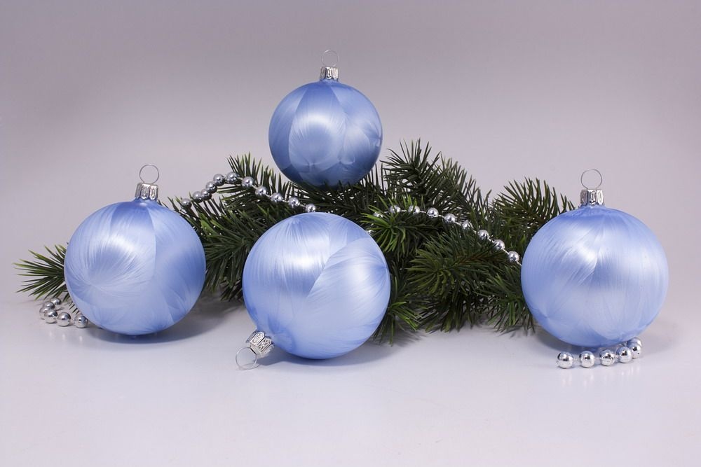 4 Weihnachtskugeln 8cm Eishellblau uni