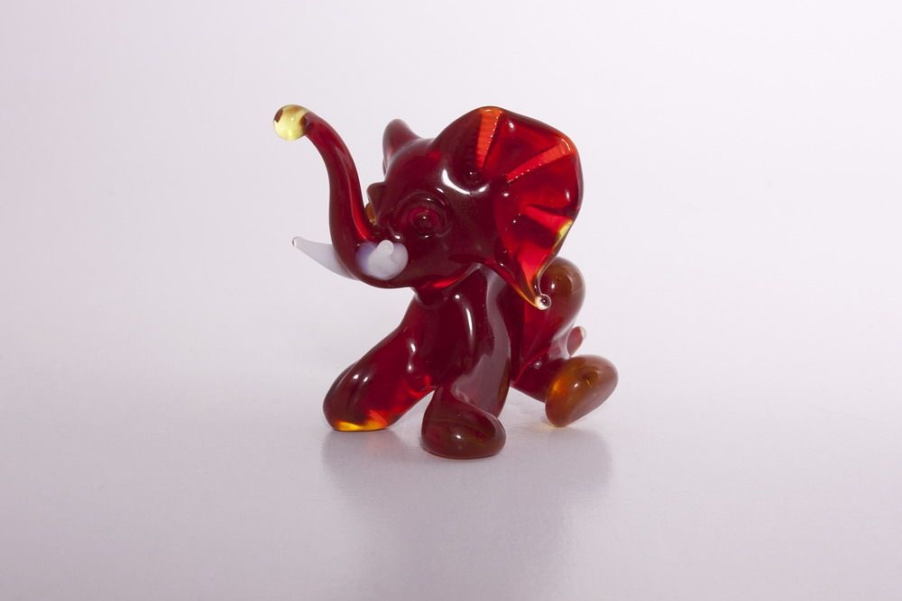 Glasfigur Glaselefant roter Elefant aus Glas