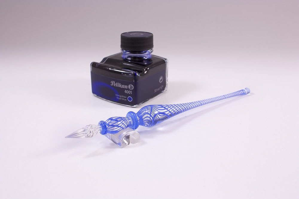 Geschenkset Glasfederhalter blauer Faden transparent