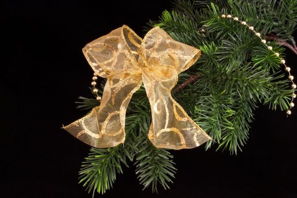 dekoschleife in gold christbaumschmuck und dekoschleife in gold christbaumschmuck und