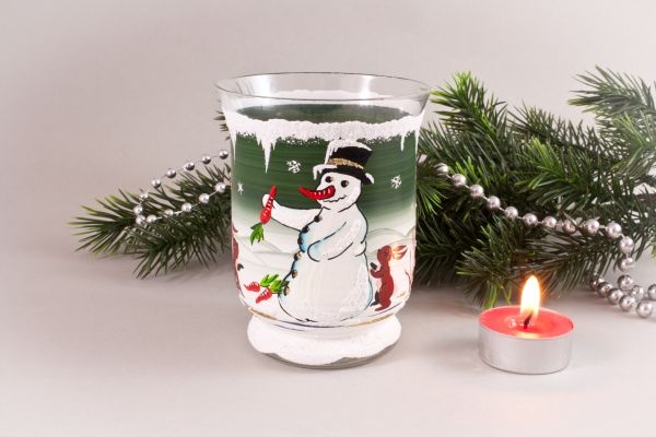 Windlichtbecher Schneemann mit zwei Hasen grün