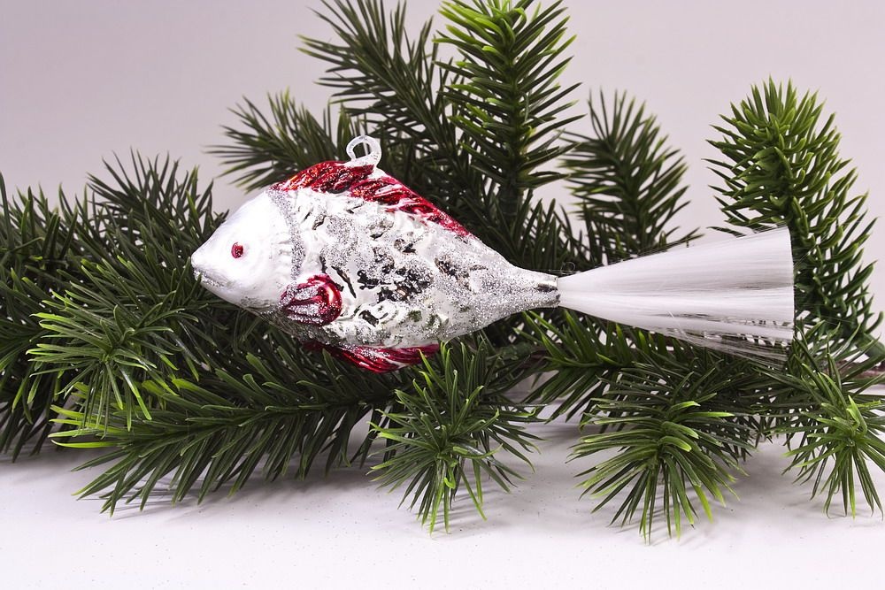 1 Fisch Eisweiss rot ca. 12 cm x 4,5 cm