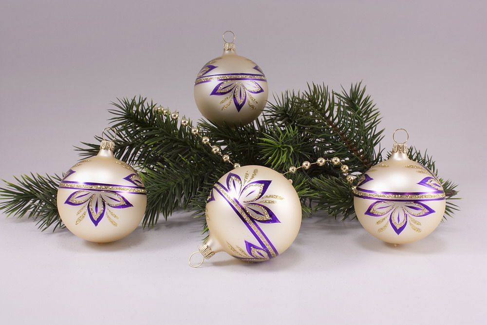 4 große Kugeln 10cm Champagner matt halbe Blume violett 4 große Kugeln 10cm Champagner matt halbe Blume violett